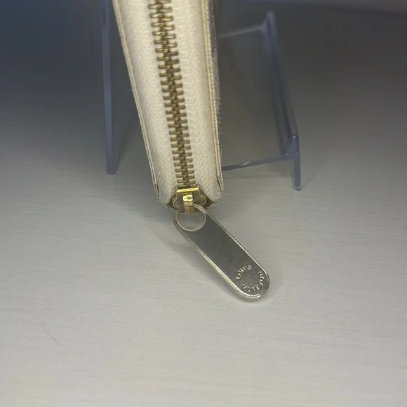 Louis Vuitton Damier Azure Long Zippy Wallet - Picture 4 of 16